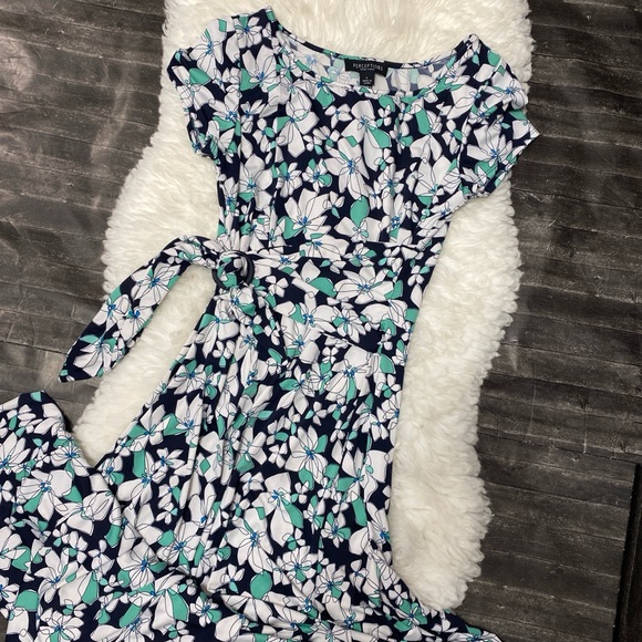PERCEPTIONS FLORAL DRESS NAVY WHITE GREEN TIE WAIST SPRING BOHO COTTAGECORE - Picture 2 of 10